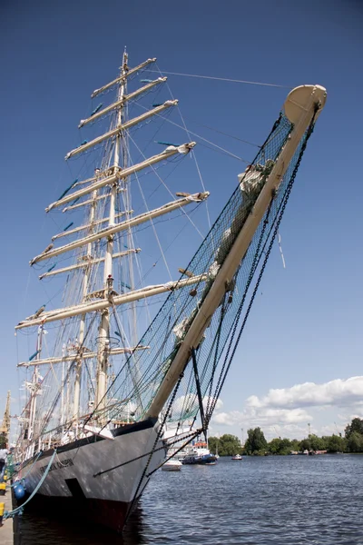 Das Segelschiff "fryderyk chopin" im Hafen — Stockfoto