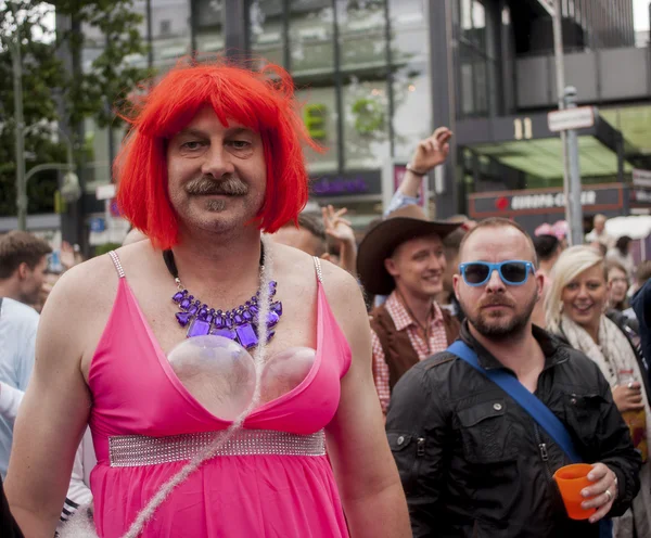 Participante Elaboradamente vestido, durante Christopher Street Day P — Fotografia de Stock