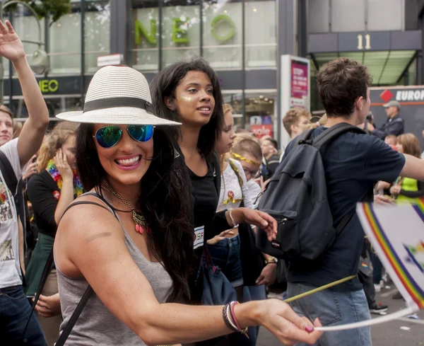 Mulher participante elaboradamente vestida, durante Christopher Street — Fotografia de Stock