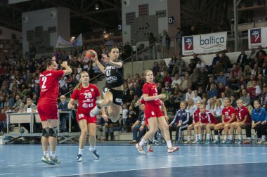 Hanna Yashchuk (Pogon Baltica Szczecin) eylem sırasında Handbal