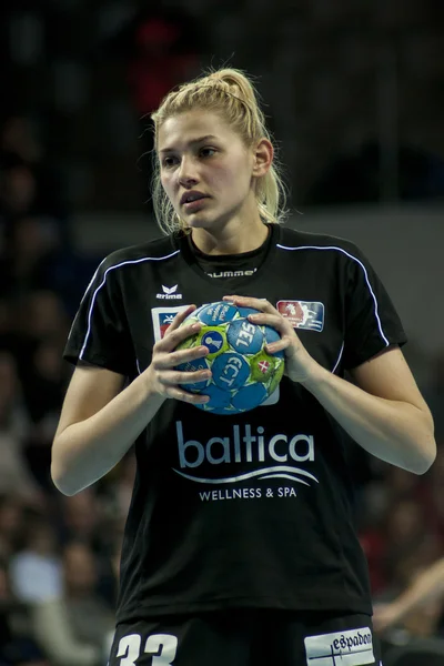 Monika Koprowska (Pogon Baltica Szczecin) em ação durante Handb — Fotografia de Stock