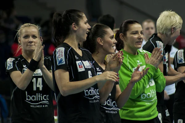 Les joueurs de Pogon Baltica Szczecin célèbrent la victoire — Photo