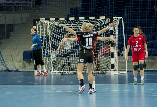 Oidentifierade spelare i aktion på handbolls match — Stockfoto