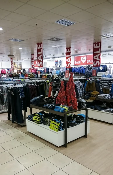 Ventas de descuento en C y una tienda — Foto de Stock