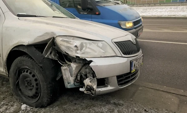 อุบัติเหตุรถยนต์บนถนน — ภาพถ่ายสต็อก