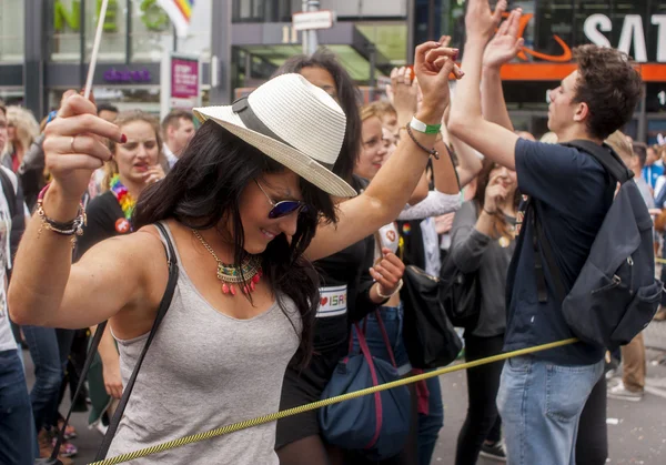 Választékosan öltözött résztvevő, közben a Christopher Street Day — Stock Fotó