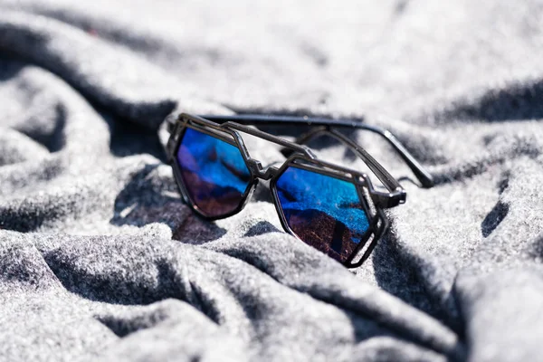 Futuristic sunglasses design with big green lenses closeup shoot outside in a summer day . Selective focus — Stock Photo, Image