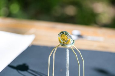 Cep saati Sovietic Design çekimi bir yaz günü kapalı çekim dışında. Seçici Odaklanma