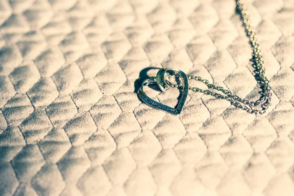 Heart pendant necklace on wood symbol of love Romance Valentines Day Closeup. Selective Focus — Stock fotografie