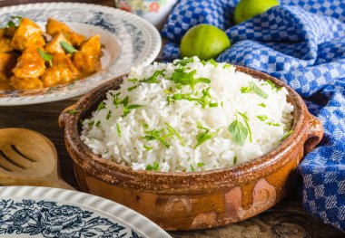 Körili tavuk pilav ile