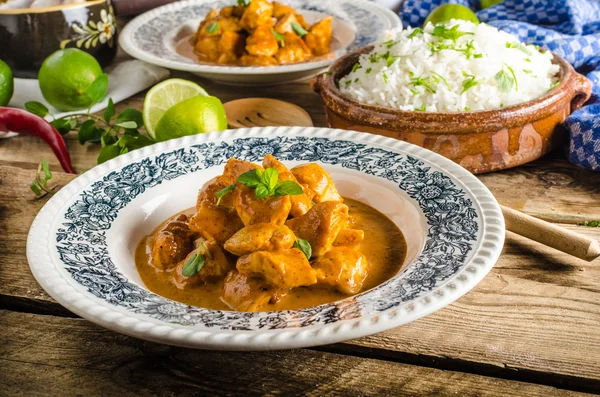 Frango de caril com arroz — Fotografia de Stock