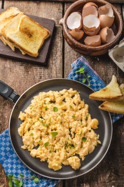 Sahanda yumurta rustik tarzı