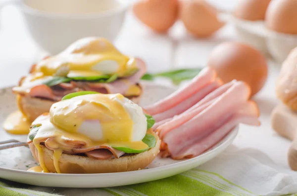 Huevo Benedict con jamón — Foto de Stock