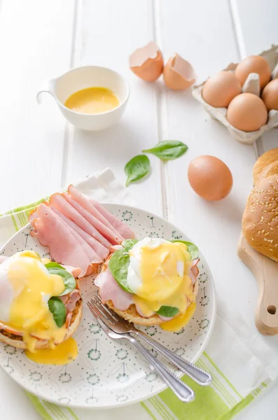 Huevo Benedict con jamón — Foto de Stock