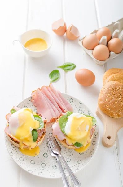 Egg Benedict with ham — Stock Photo, Image