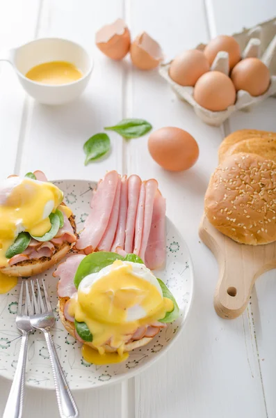 Egg Benedict with ham — Stock Photo, Image