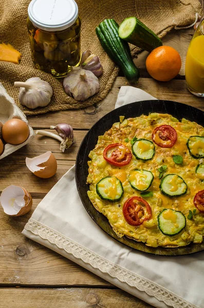 Gemüsefrittata lecker — Stockfoto