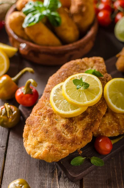 Chicken schnitzel with croquettes — Stock Photo, Image