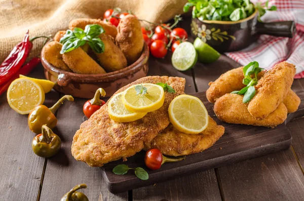 Chicken schnitzel with croquettes — Stock Photo, Image