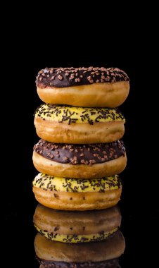 Çörek yansıma masada