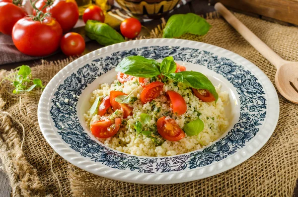 Couscous mit Pesto — Stockfoto