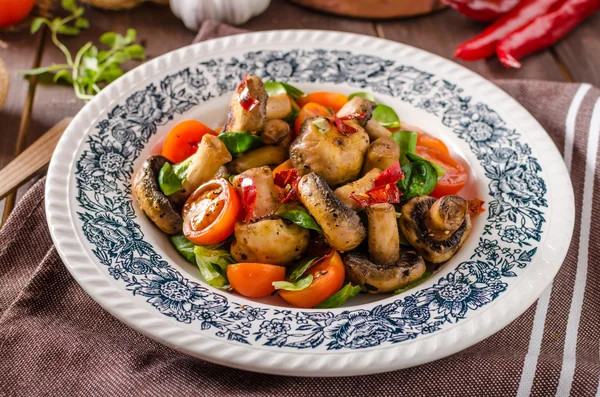 Warm mushroom salad with chilli — Stock Photo, Image