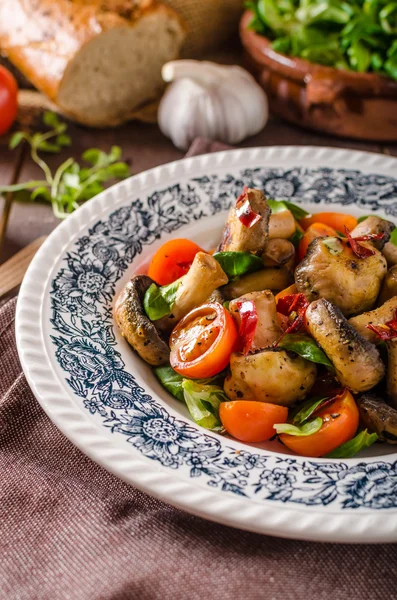 Ensalada caliente de champiñones con chile —  Fotos de Stock