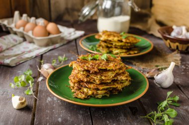Sarımsak ve bira ile patates pancakes