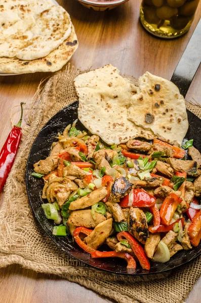 Sichuan meat mix with naan — Stock Photo, Image
