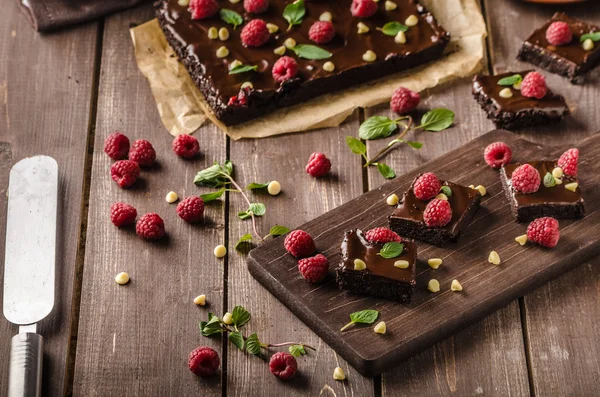 Шоколадные пирожные с мятой — стоковое фото