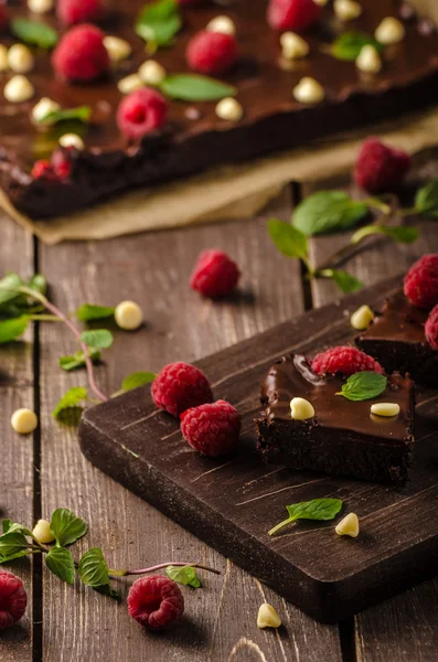 Bolinhos de chocolate com hortelã — Fotografia de Stock