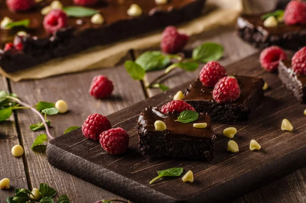 Chocolate brownies with mint — Stock Photo, Image