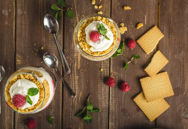 Inverted cheesecake dessert in glass — Stock Photo, Image