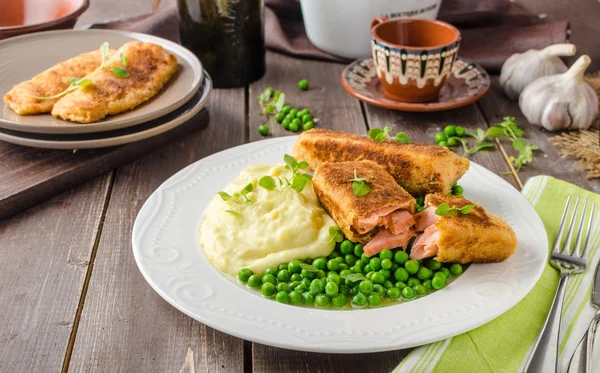 Fried salmon with mashed potato and vegetable — Stock Photo, Image