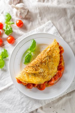 Rustik omlet domates ile