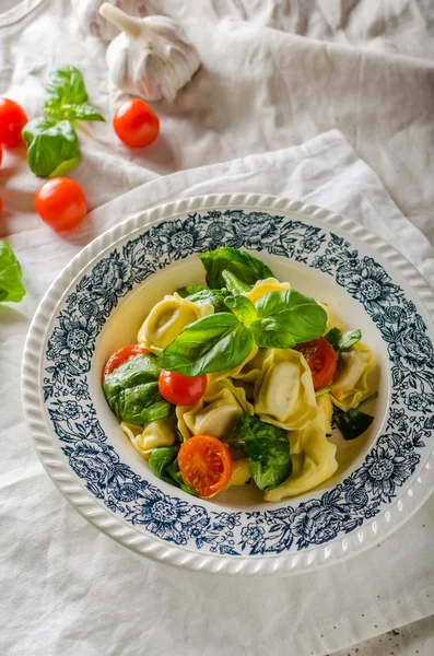 Tortellini plněné masem — Stock fotografie