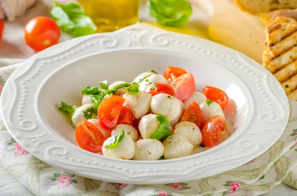 Ensalada italiana deliciosa —  Fotos de Stock