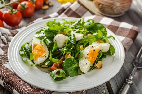 Kuzu marul salatası yumurta — Stok fotoğraf