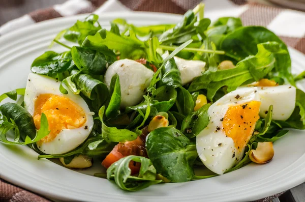 Salada de alface de cordeiro com ovos — Fotografia de Stock