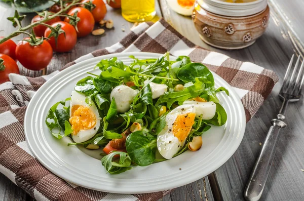 Ensalada de lechuga de cordero con huevos — Foto de Stock