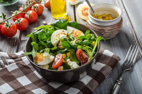 Ensalada de lechuga de cordero con huevos — Foto de Stock