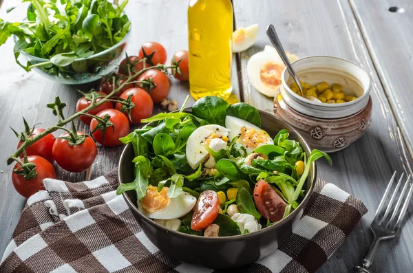 Insalata di lattuga di agnello con uova — Foto Stock