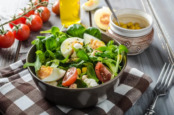 Lam sla salade met eieren — Stockfoto