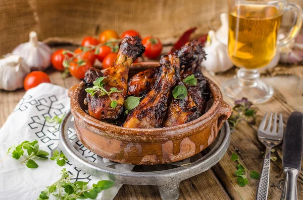 Grilled chicken drumsticks with honey — Stock Photo, Image