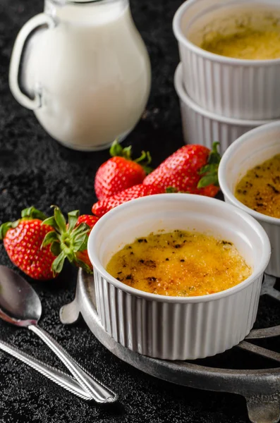 Köstliche Creme Brulee — Stockfoto