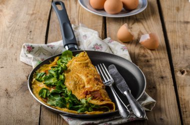 Otlar ile organik omlet