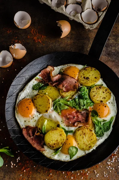 Rustik omlet kızarmış yumurta — Stok fotoğraf