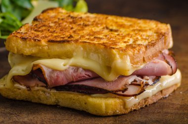 Fransızca peynir et tost