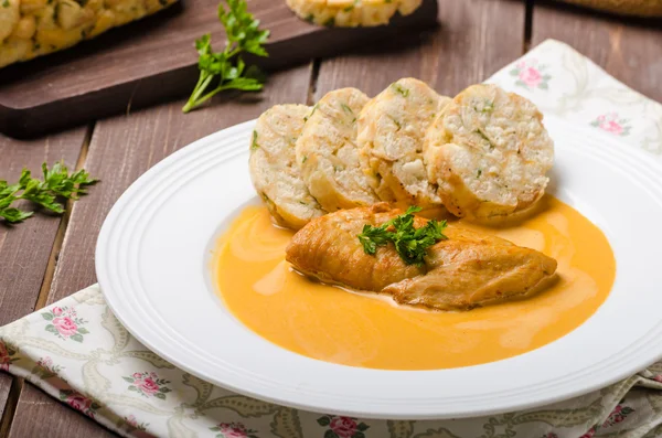 Chicken on cream with pepper season — Stock Photo, Image