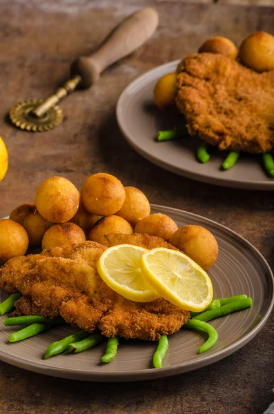 Kroket ile Wiener schnitzel — Stok fotoğraf